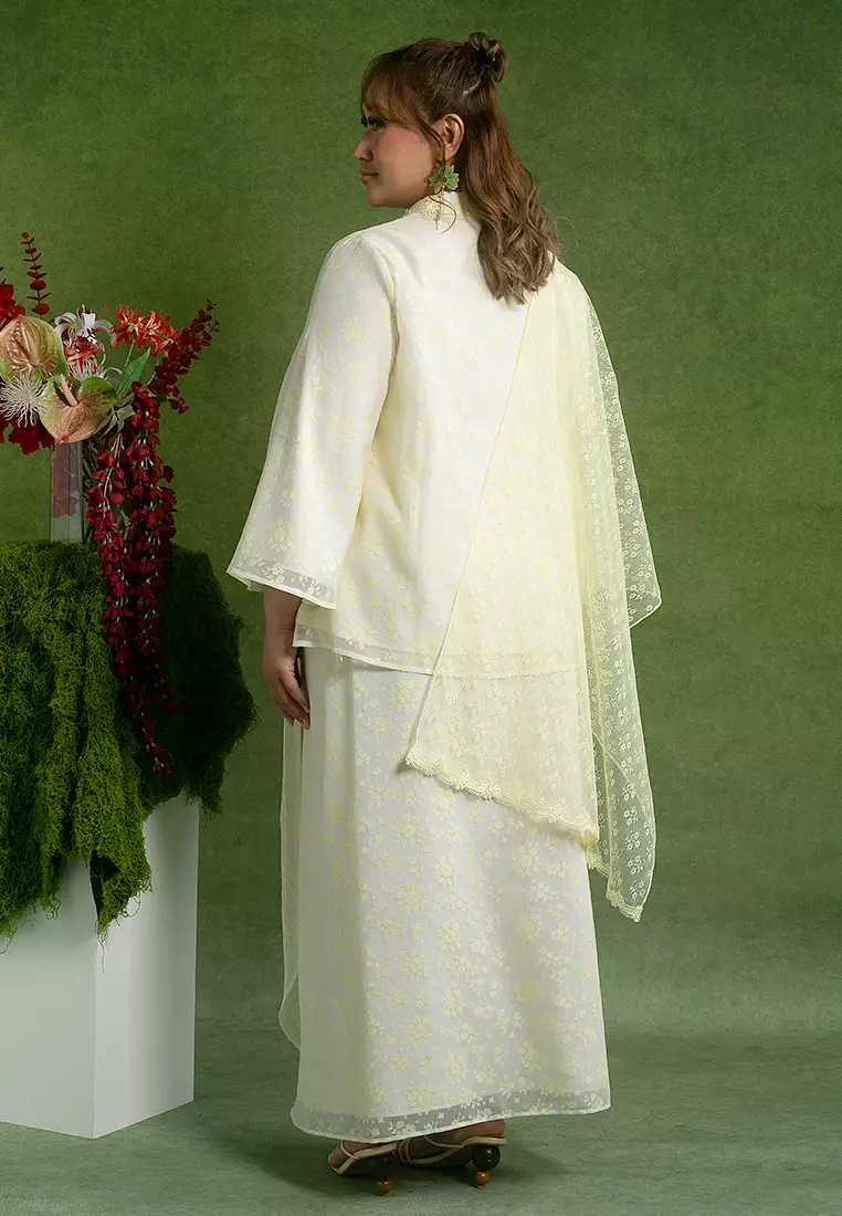 Laila Plus size Kebaya with Shawl