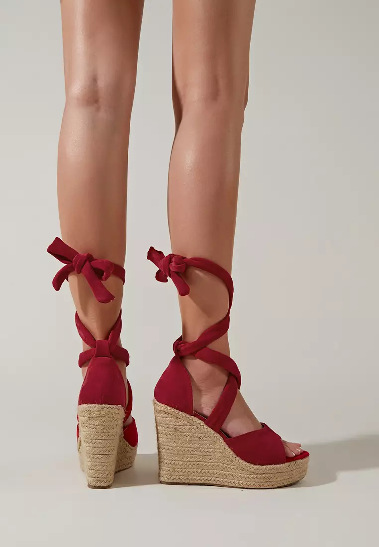 Red tie up discount wedges