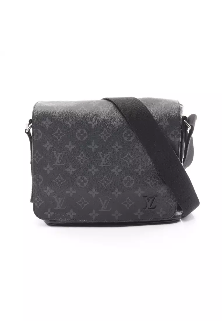 Louis Vuitton Pre loved Louis Vuitton District PM NV2