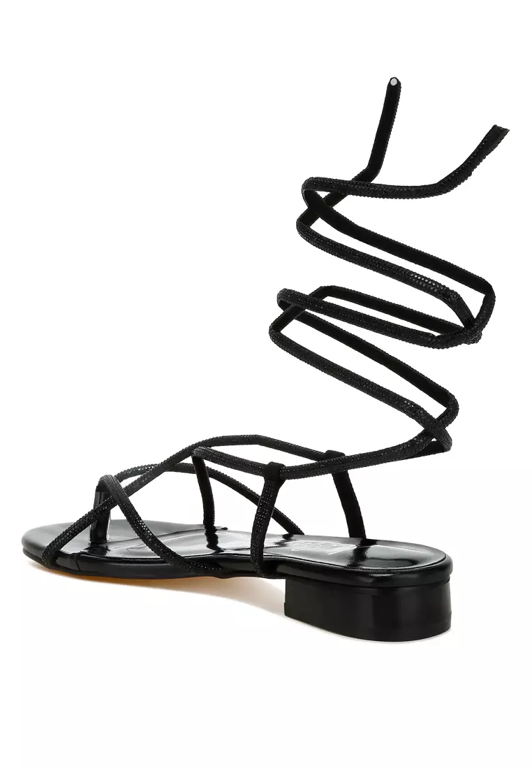 Sandal Renda Berhias Berlian Imitasi dalam Warna Hitam