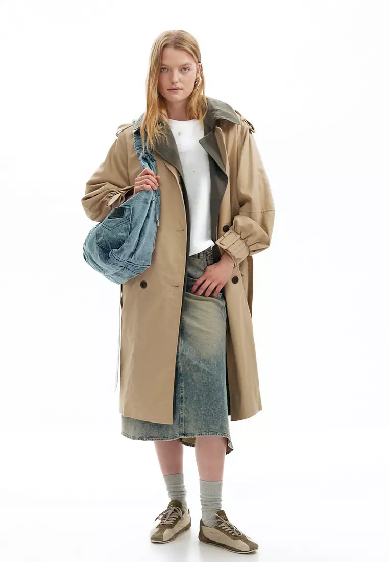Detachable two-tone trench coat