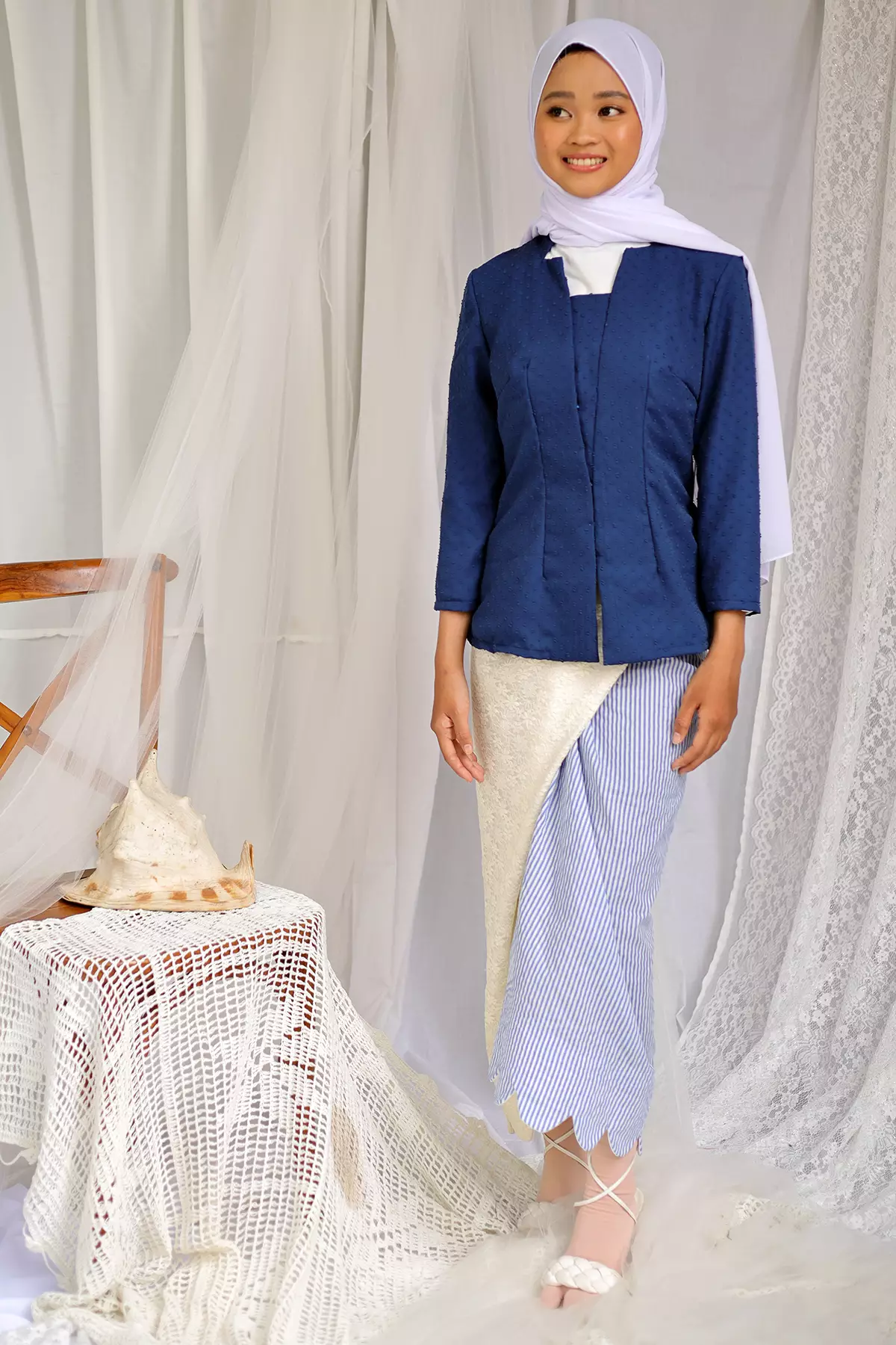 Adelaide Rubiah Biru Kebaya
