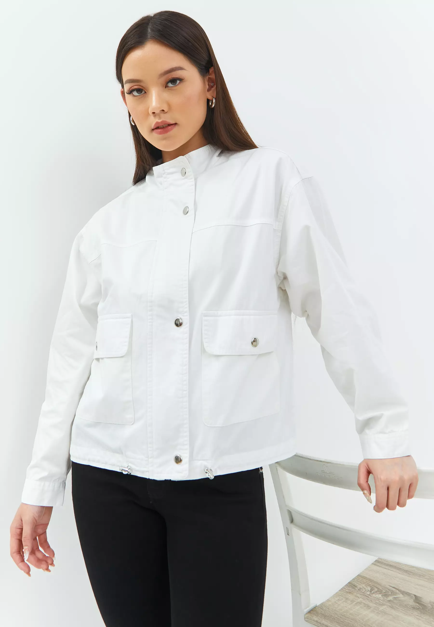Gayatri White Jacket (G.6408)