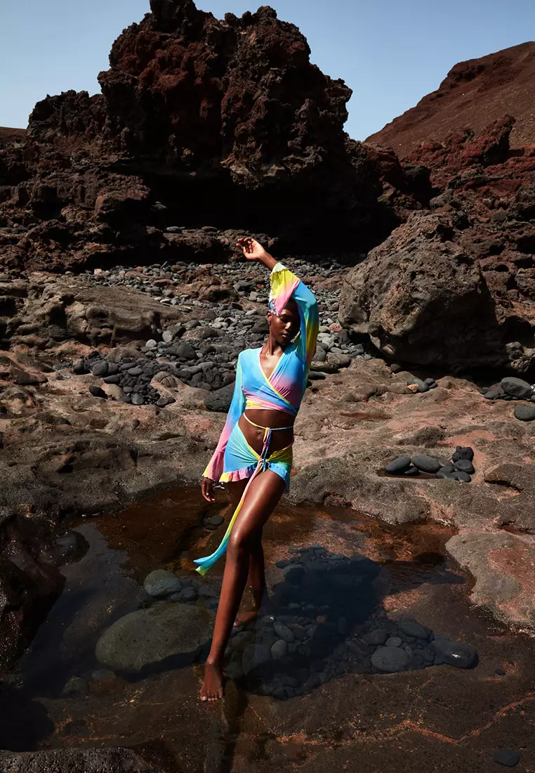 Gradient Patterned Knitted Tied Mesh Blouse Skirt Set