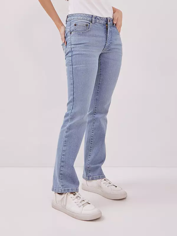 DUST Celana Mid Rise Bootcut Jeans Laira Light Blue (D. 31306)
