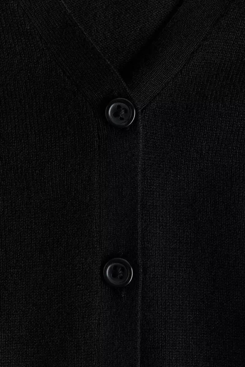 Fine-knit V-neck cardigan