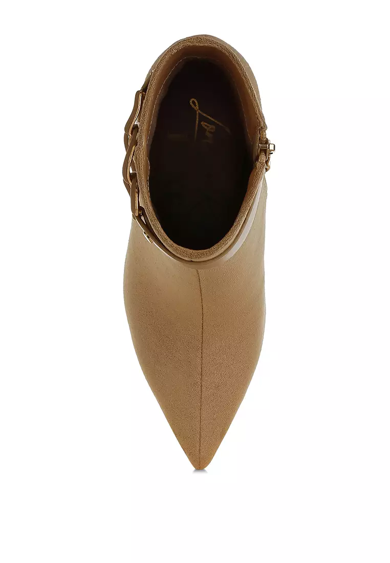 米色鏈條腰帶細部踝靴