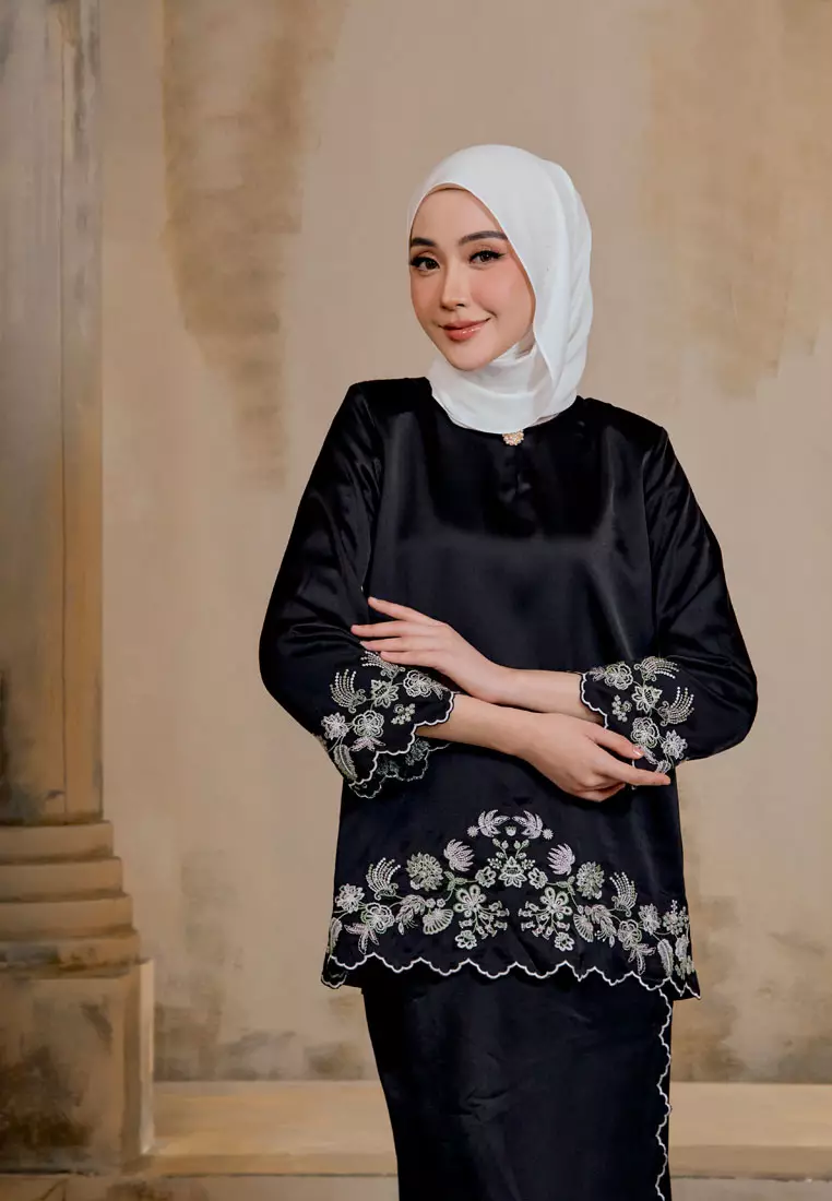 Suri Luxe Embroidery Baju Kurung Kedah Satin with Skirt Belah Selisih