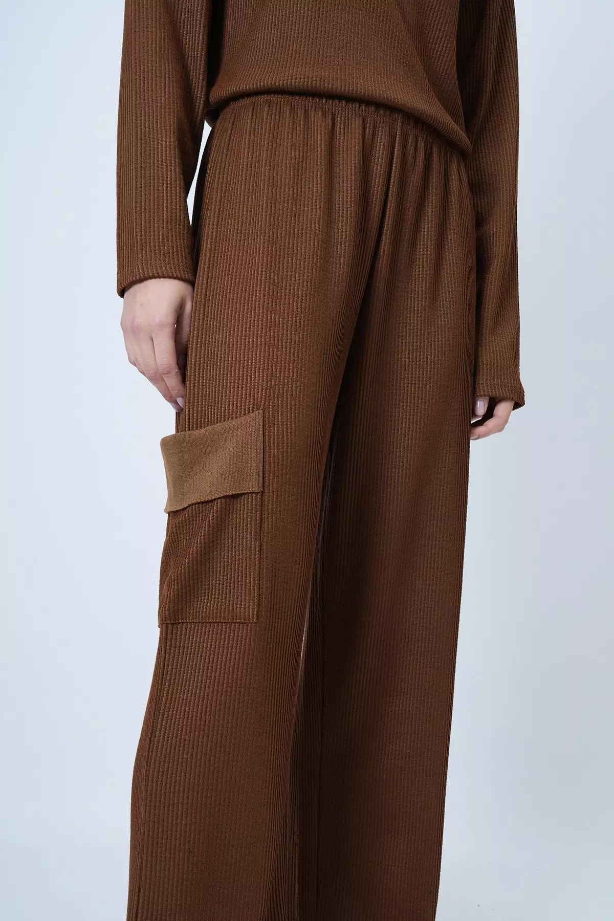 Cinnamon Brown Turtleneck Soft Textured Oversize Blouse And Cargo Pants Set Alc-X14381