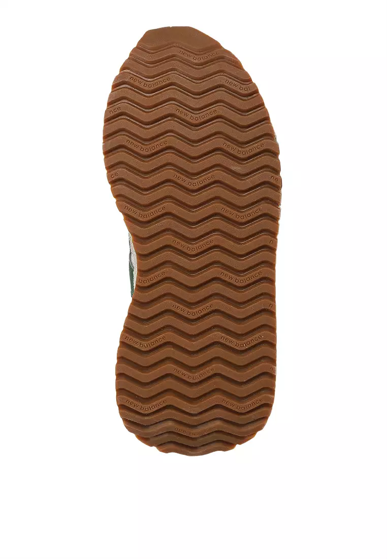 237 Classic Lifestyle Shoes