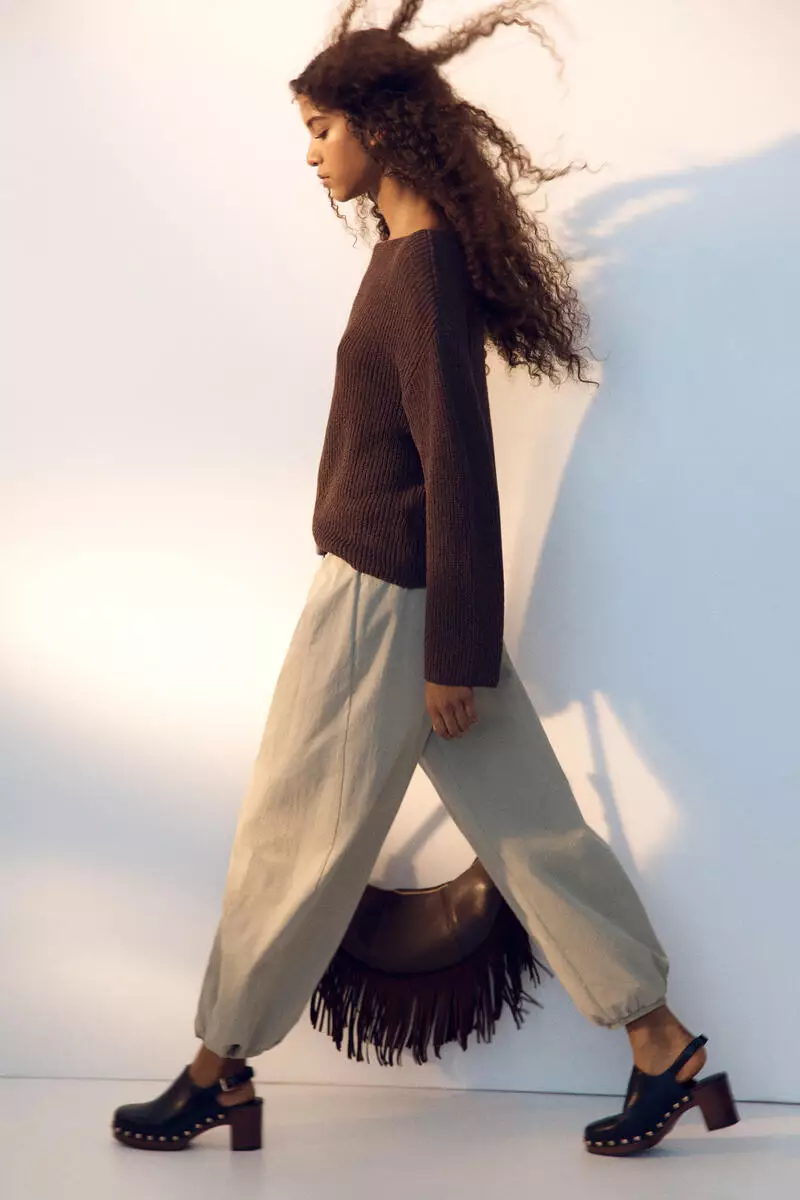 Balloon-leg nylon trousers