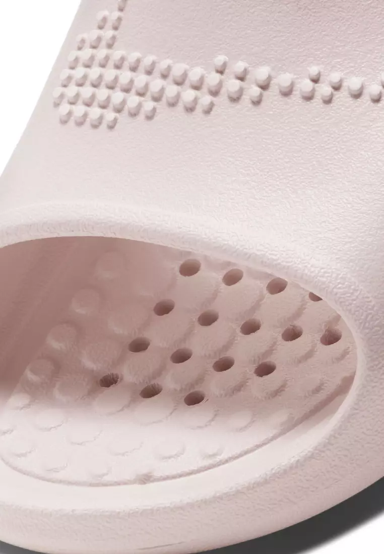 victori one nike