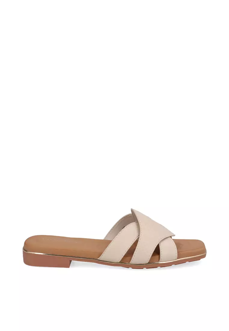 Discount on Carlo Rino  shoes - SKU: Nude Interwoven Strappy Slides