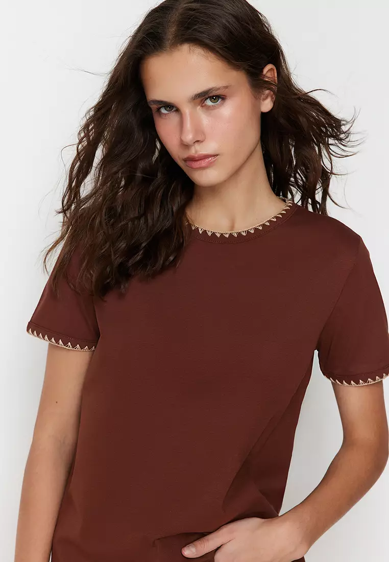 Contrast Stitching Detailed T-Shirt