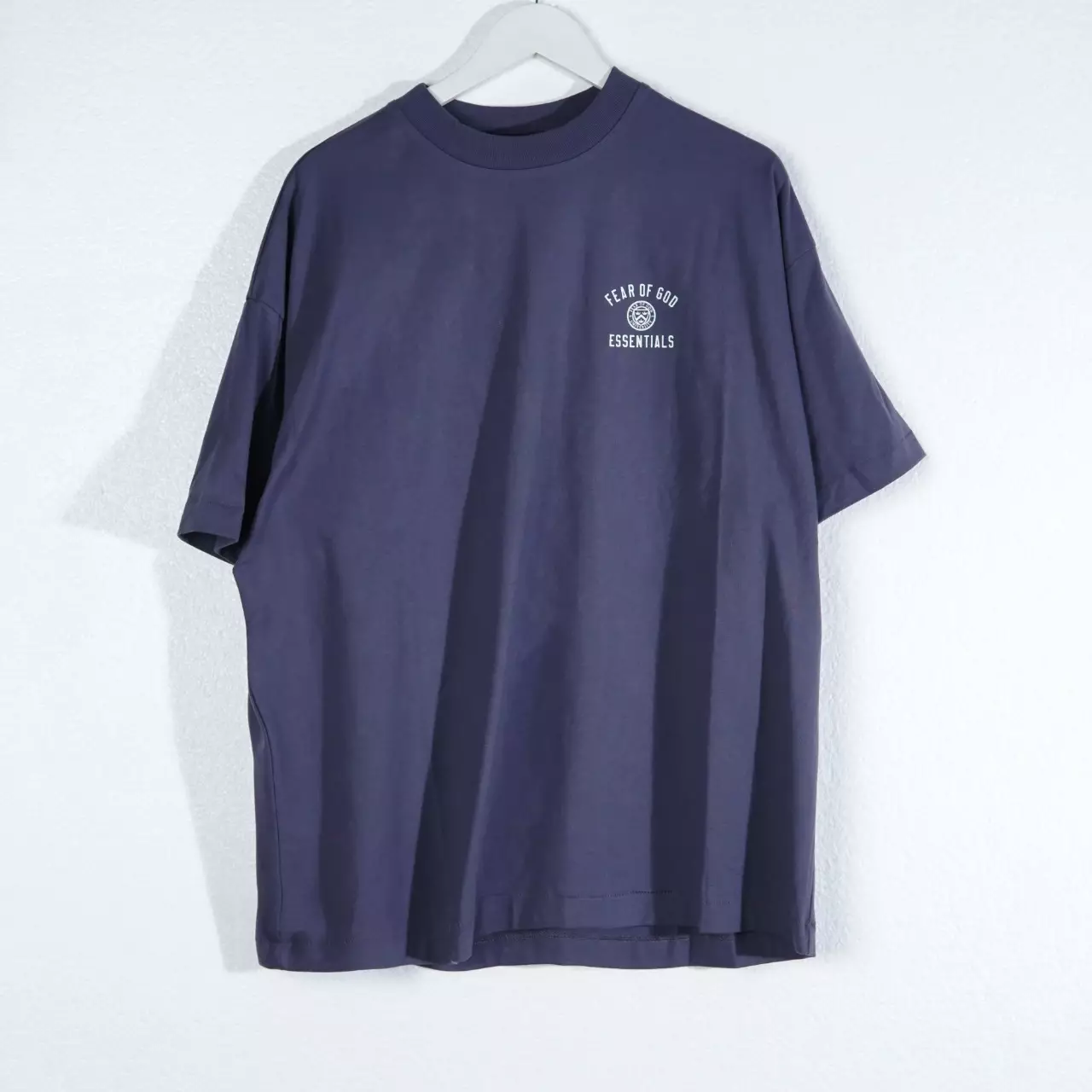 Kaos ESSENTIALS FEAR OF GOD POCKET MARINE TSHIRT 1005% ORIGINAL