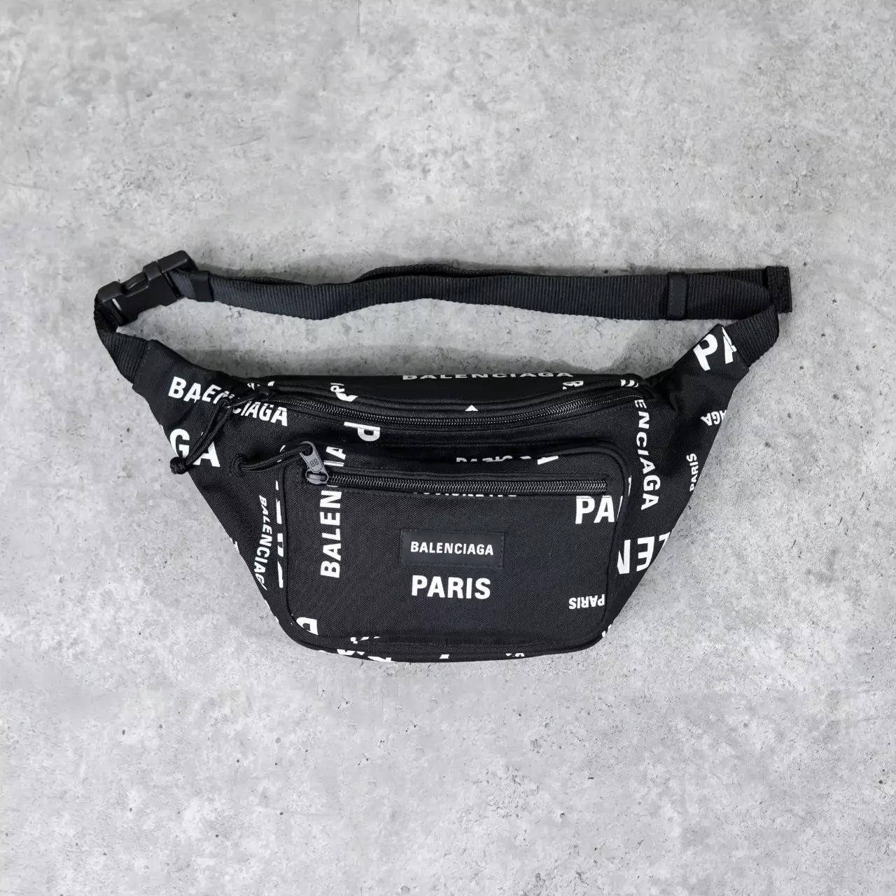 Tas BALENCIAGA ALL OVER TEXT WHITE BLACK WAIST BAG 100% ORIGINAL