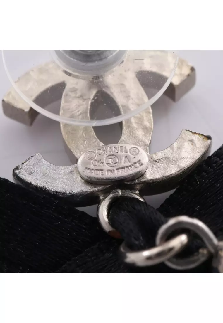 Chanel Pre-Loved Chanel coco mark ribbon earrings GP Fake pearl gold ...