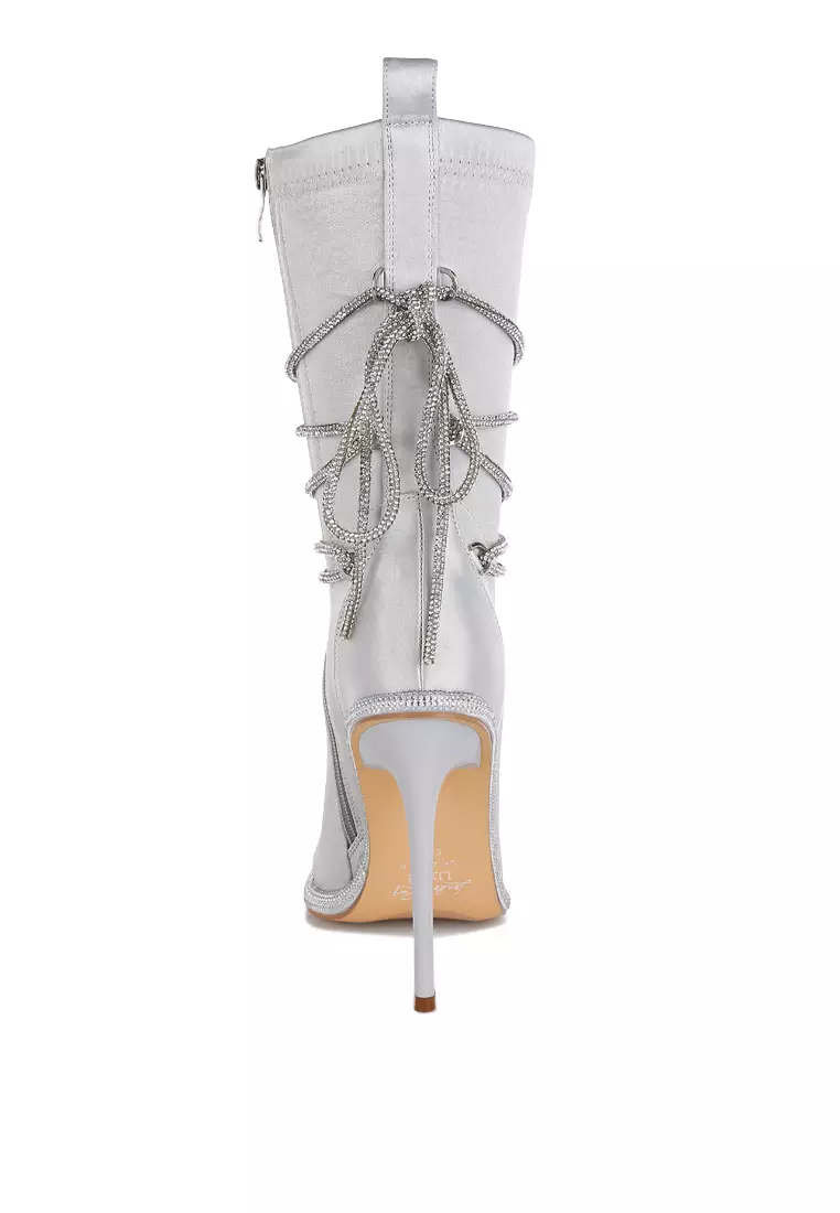 Sepatu Bot Anak Sapi Satin Bertali Berlian Imitasi Warna Perak