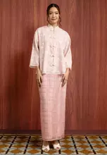 粉紅色