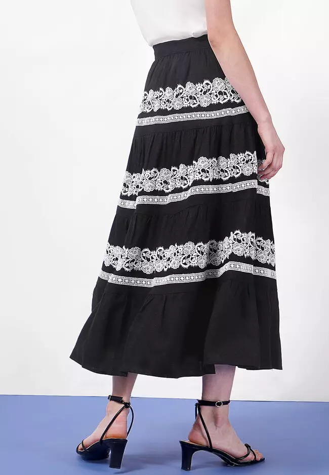 Tiered Midi Skirt with Lace Detail