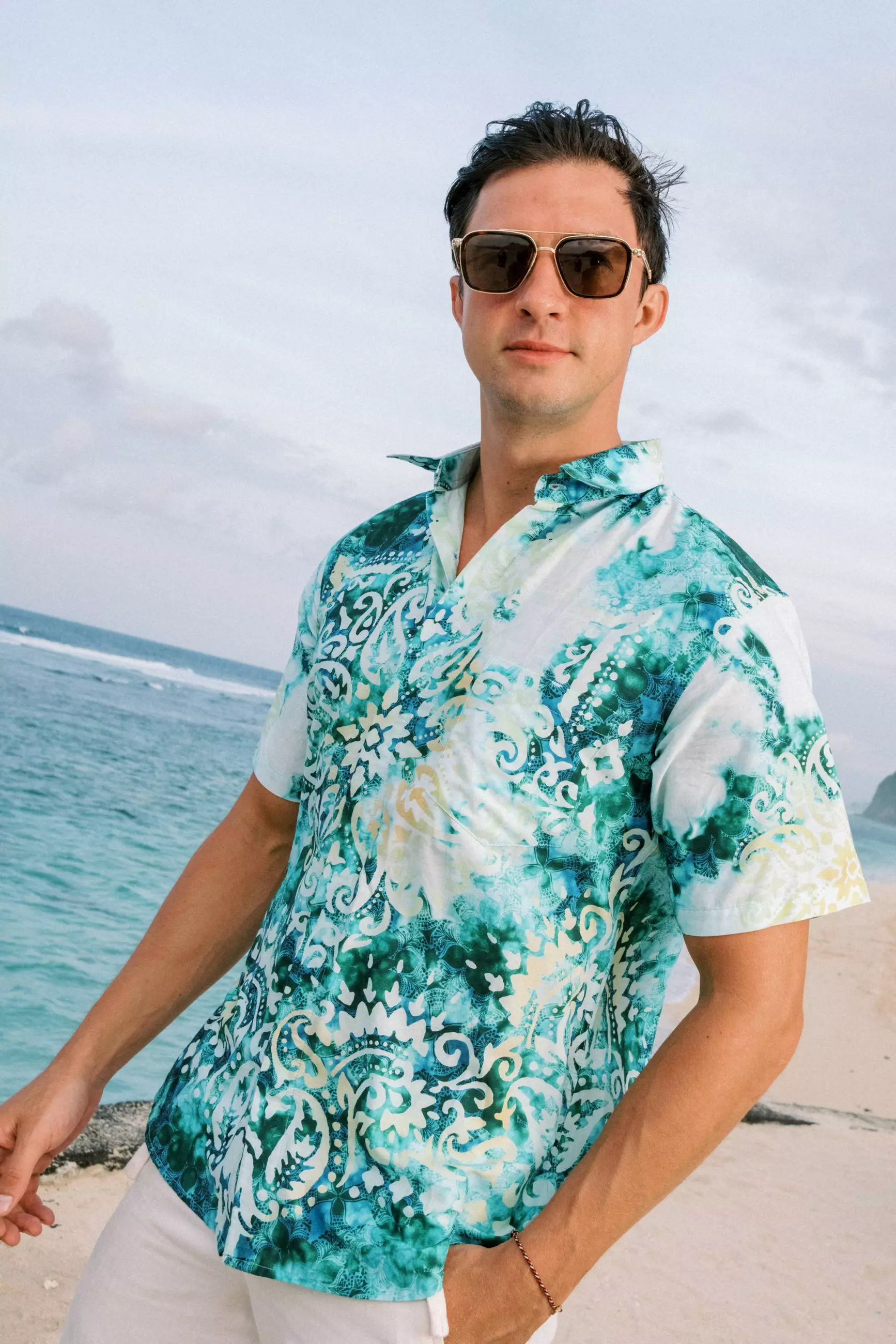 Kiva Turqoise Kemeja Pria  Pendek Slim Fit Digital Print