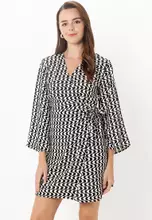 Black/AOP: Eggnog Waves