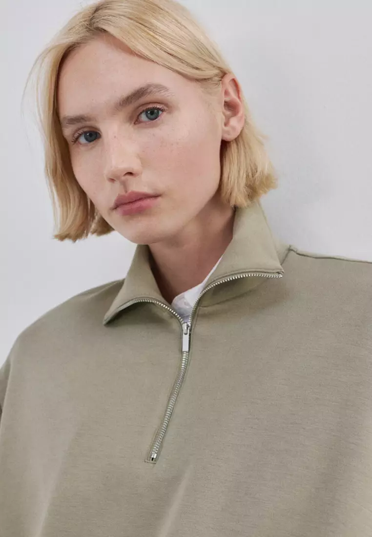 Balloon Sweatshirt with High Collar