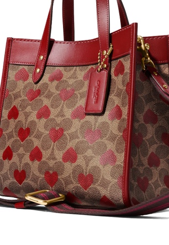 Coach Coach Field Tote 22 In Signature Canvas With Heart Print C8391 2023 |  Buy Coach Online | ZALORA Hong Kong