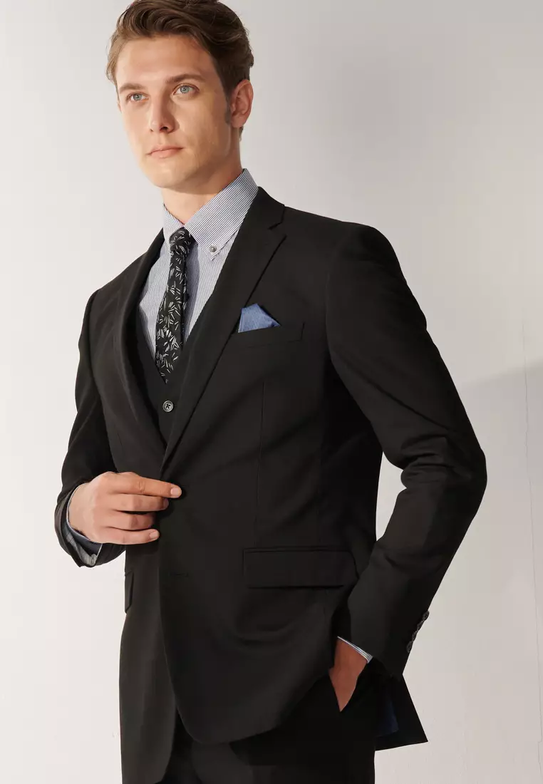 基本款黑色修身西裝外套