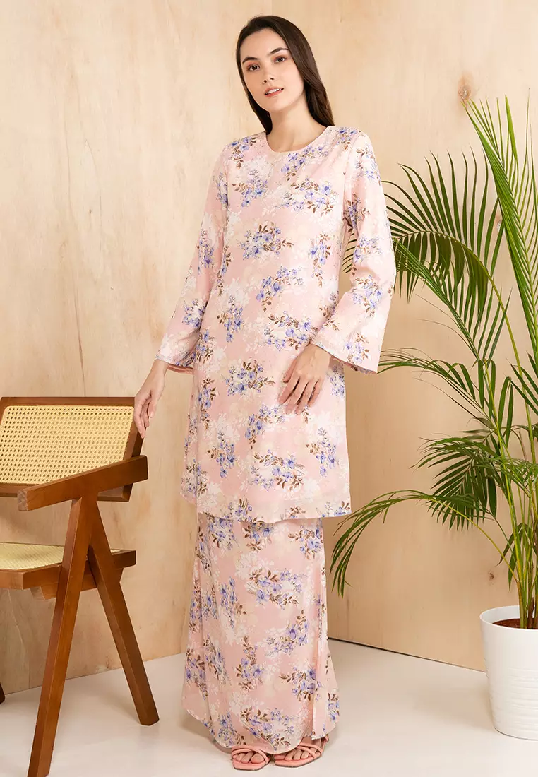 Buy Era Maya Grand Gold Foiled Floral Baju Kurung Moden Chiffon In Pink