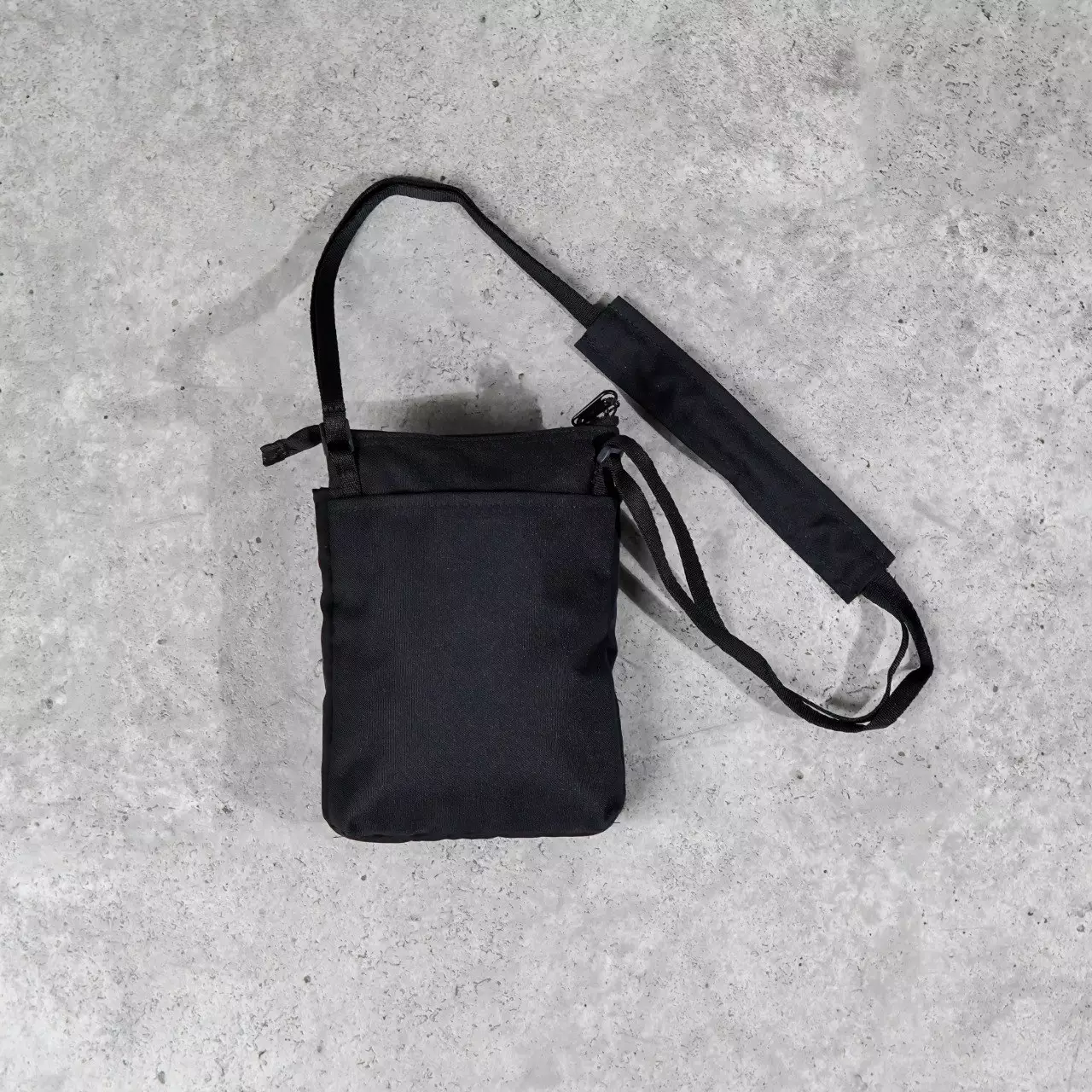 Tas LIFE WORK RADOG OUTLINE EMBROIDERY WHITE BLACK SLING BAG 100% ORIGINAL