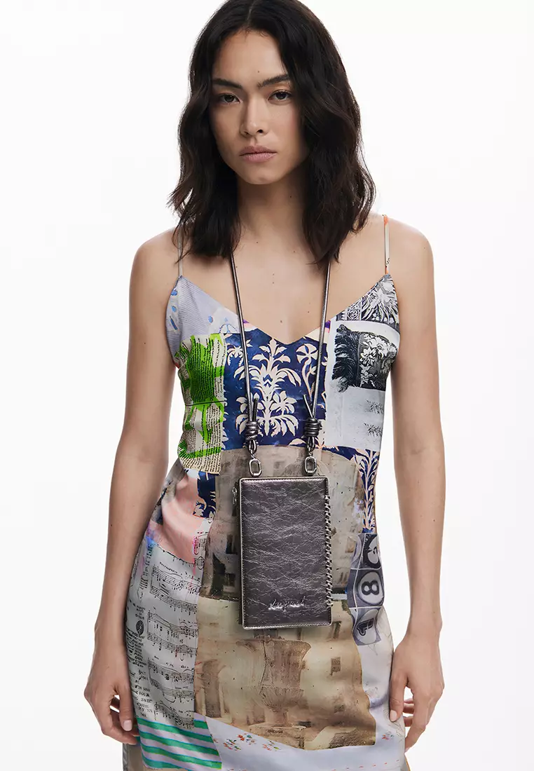 Medium metallic phone holder