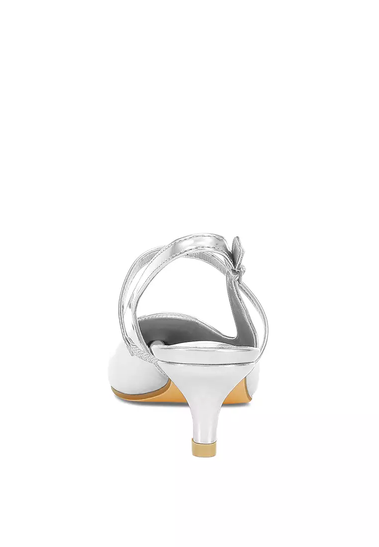 Sandal Slingback Hak Kucing dalam Warna Perak
