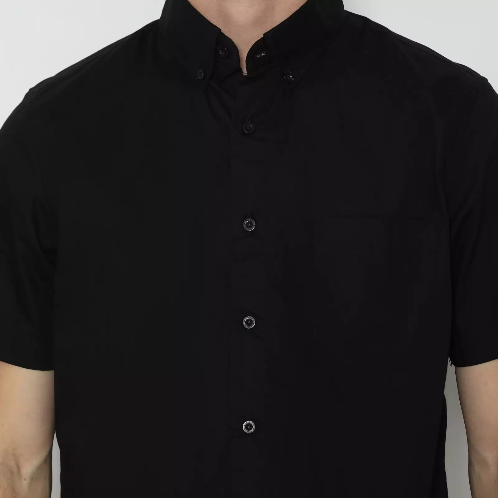 Platini Kemeja Basic Pria Lengan Pendek Katun Poplin Hitam 63302