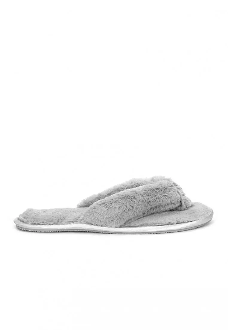 Room hotsell slippers online