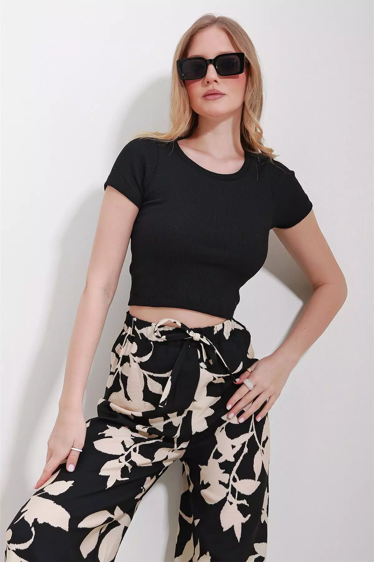 Ribbed Crew Neck Crop Top