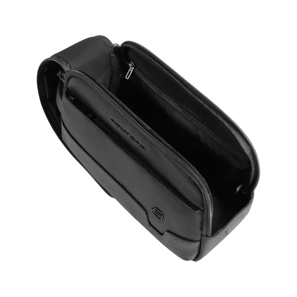 W138 24 Toiletry Bag Black