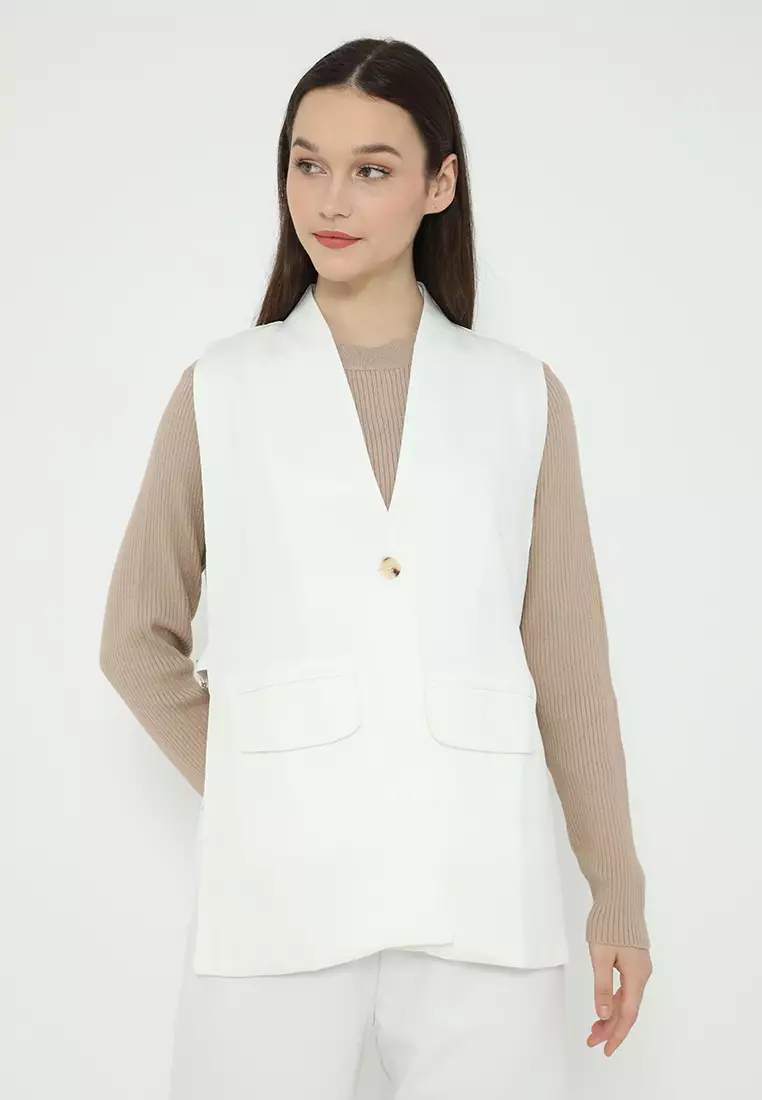 Slit Waistcoat With Tab