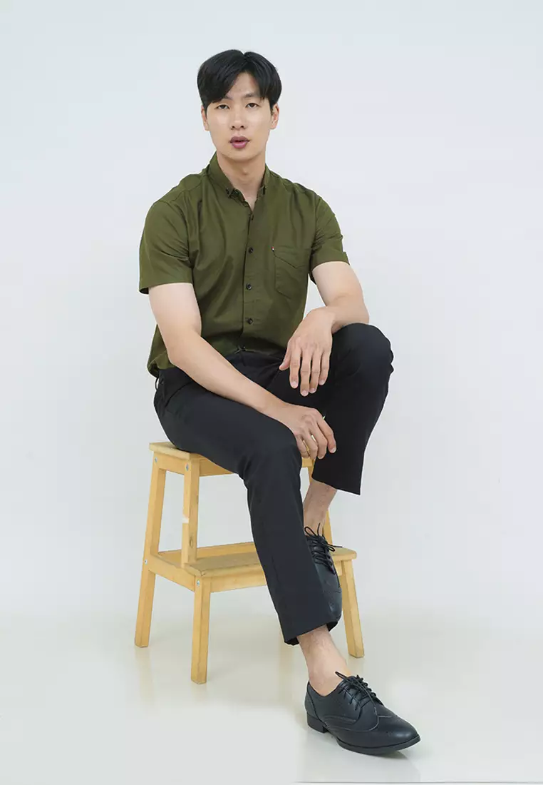 Kemeja lengan pendek pria formal slim fit hijau army houseofcuff