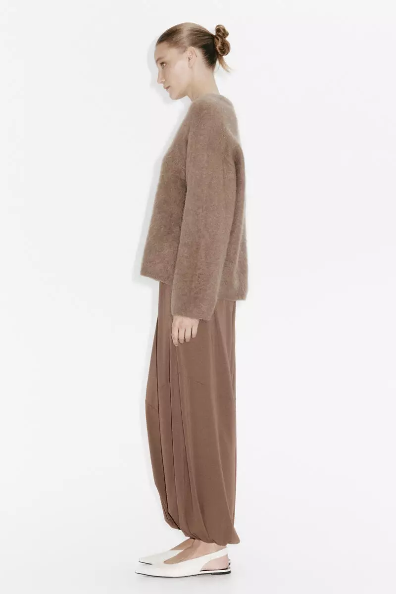 Balloon-leg trousers