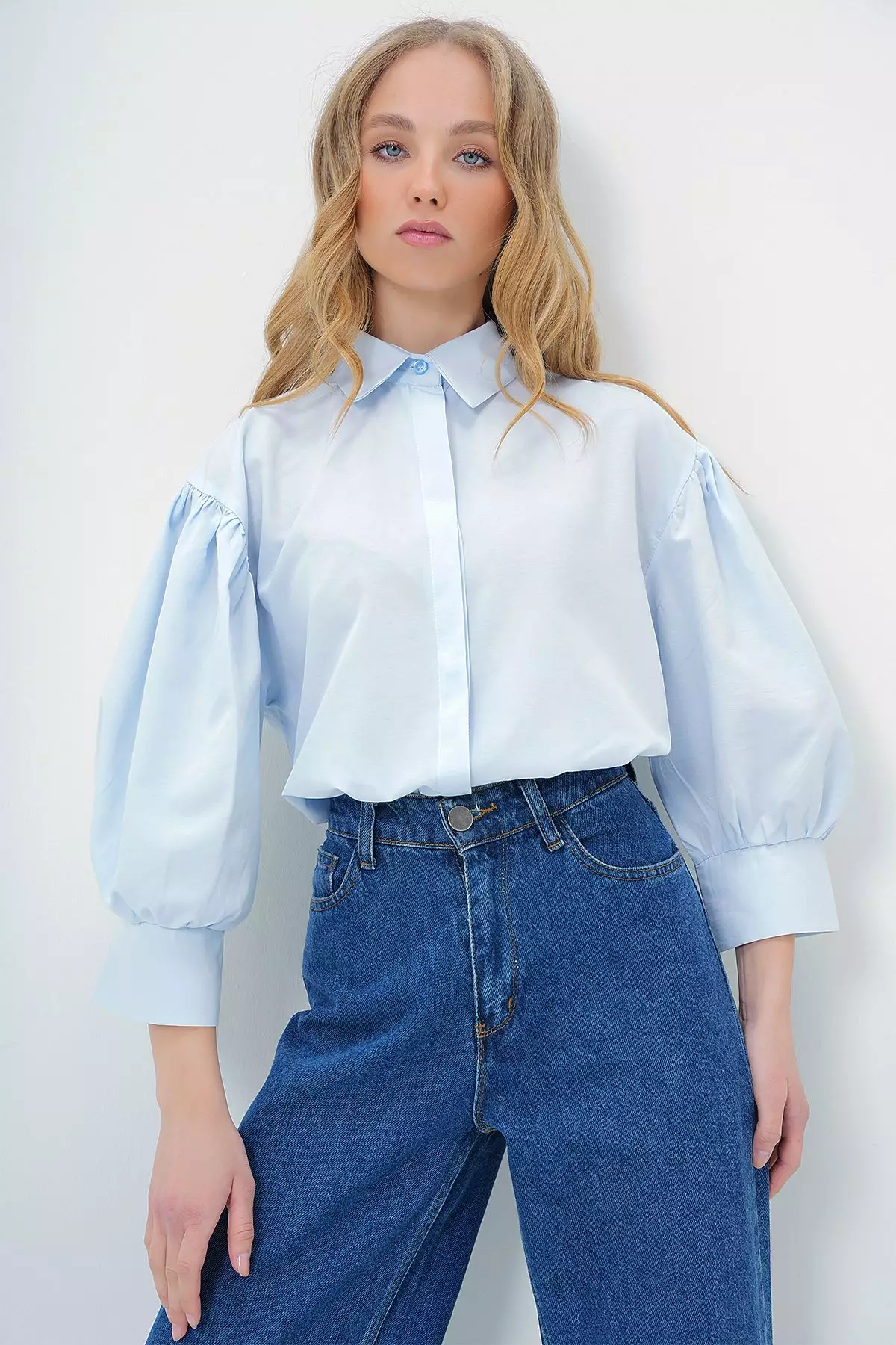 Women's Baby Blue Balloon Sleeve Hidden Placket Basic Poplin Shirt