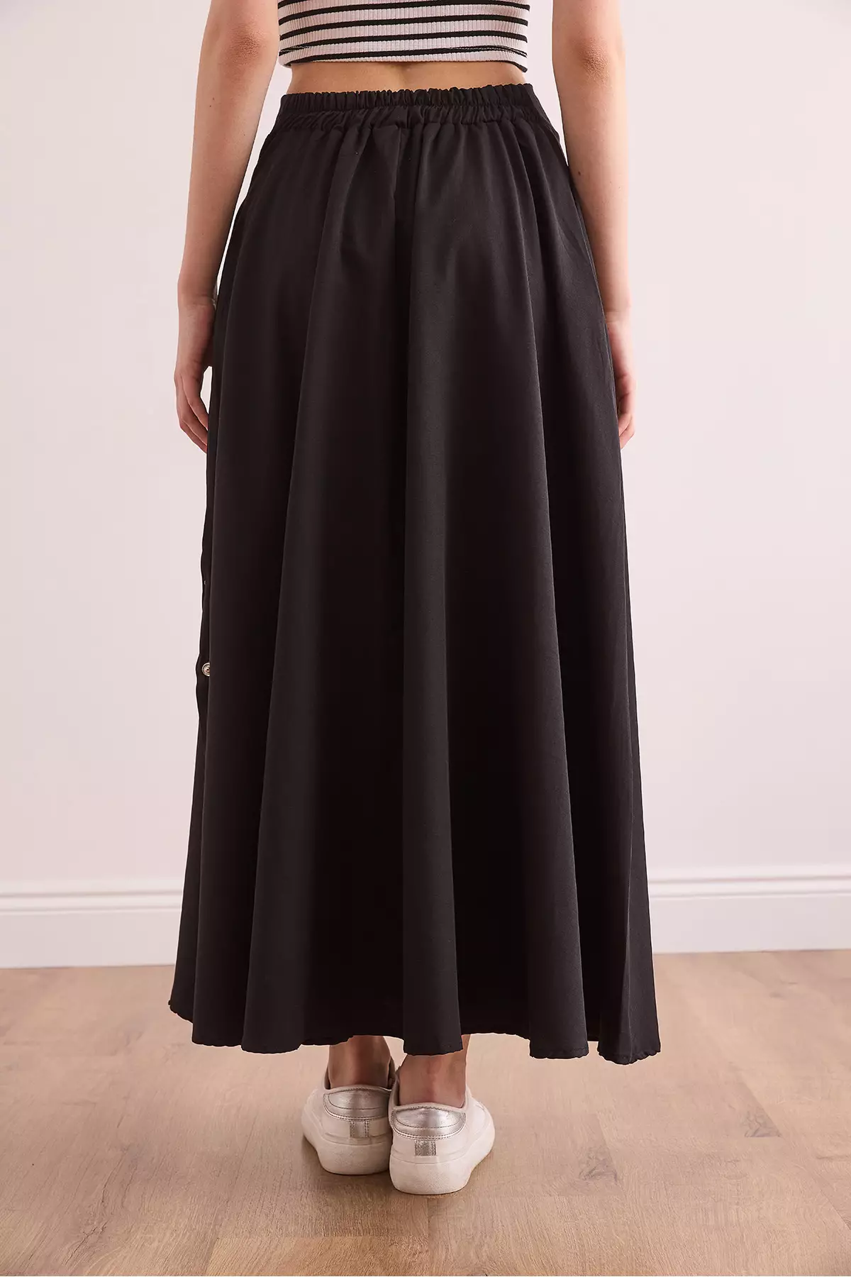 Women's Black Pocket Bell Skirt With Elastic Back Snap Detail Etk- 19000311