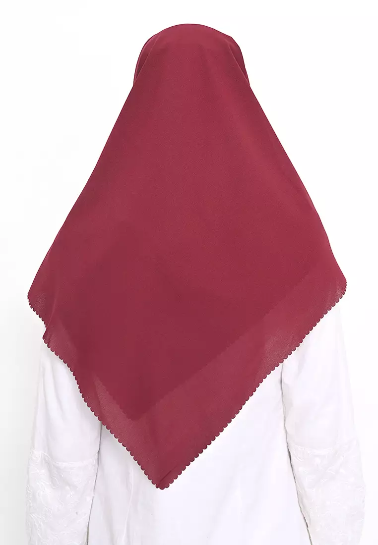 Hijab Segi 4 Lasercut Diamond Maroon