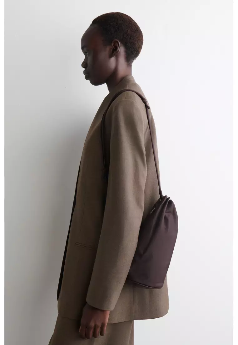 DRAWSTRING CROSSBODY BAG - NYLON