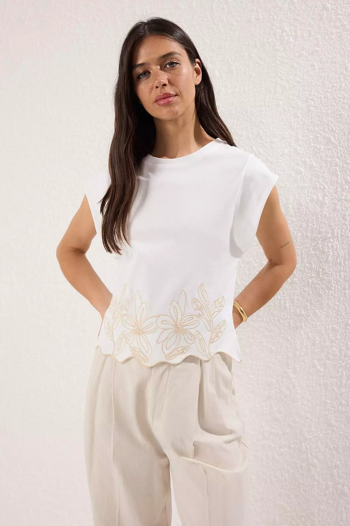 Ecru Embroidered Regular/Normal Fit Knitted T Shirt