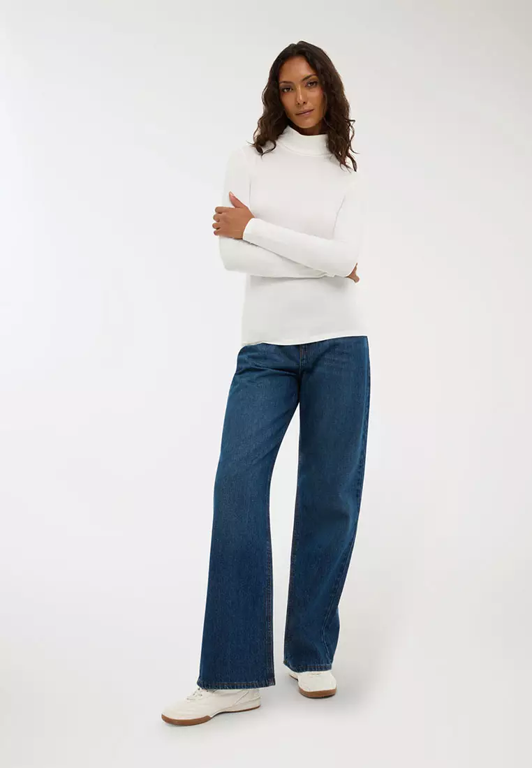 Woman Long-Sleeved T-Shirt