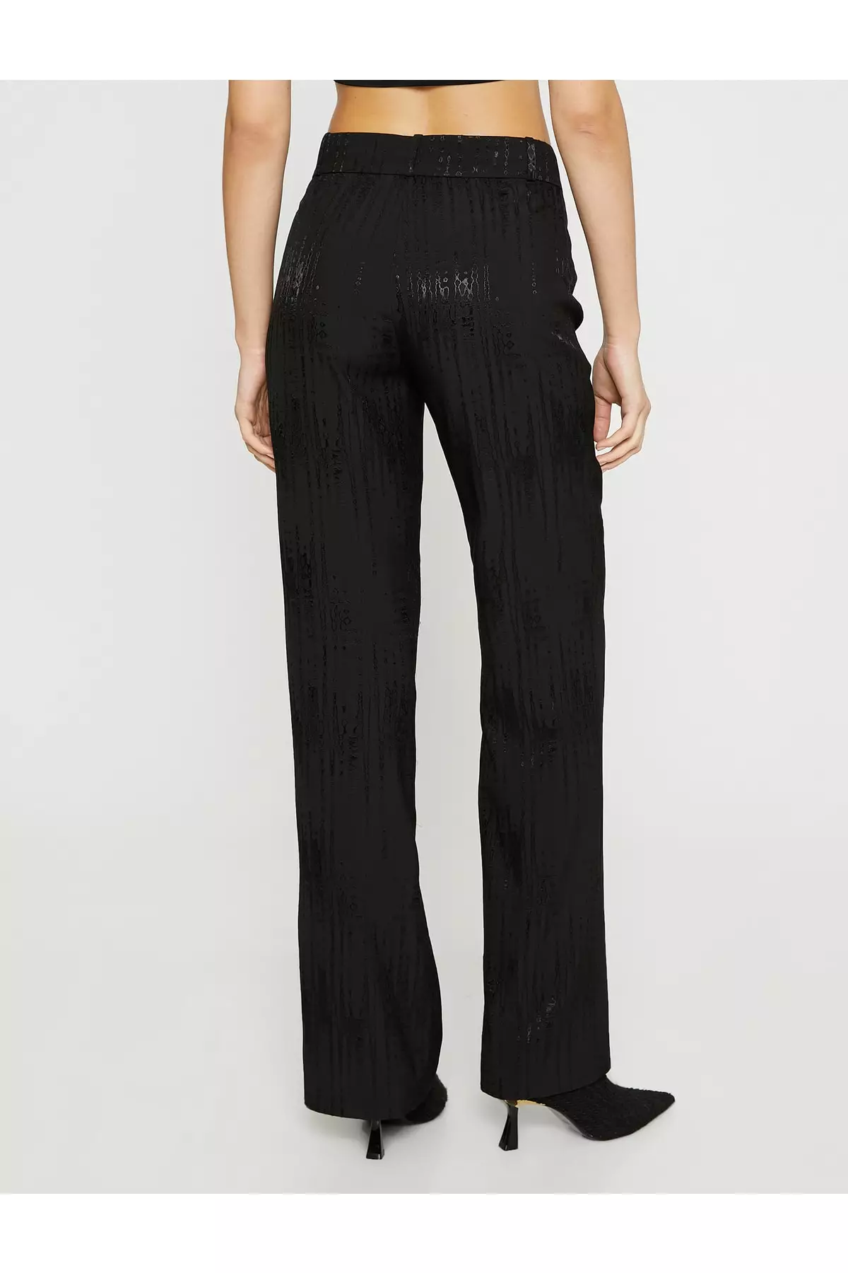 Patterned straight outlet leg trousers