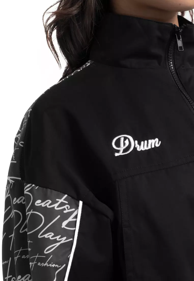 Select Women Lightweight Reflective Print Crop Jacket- Black
