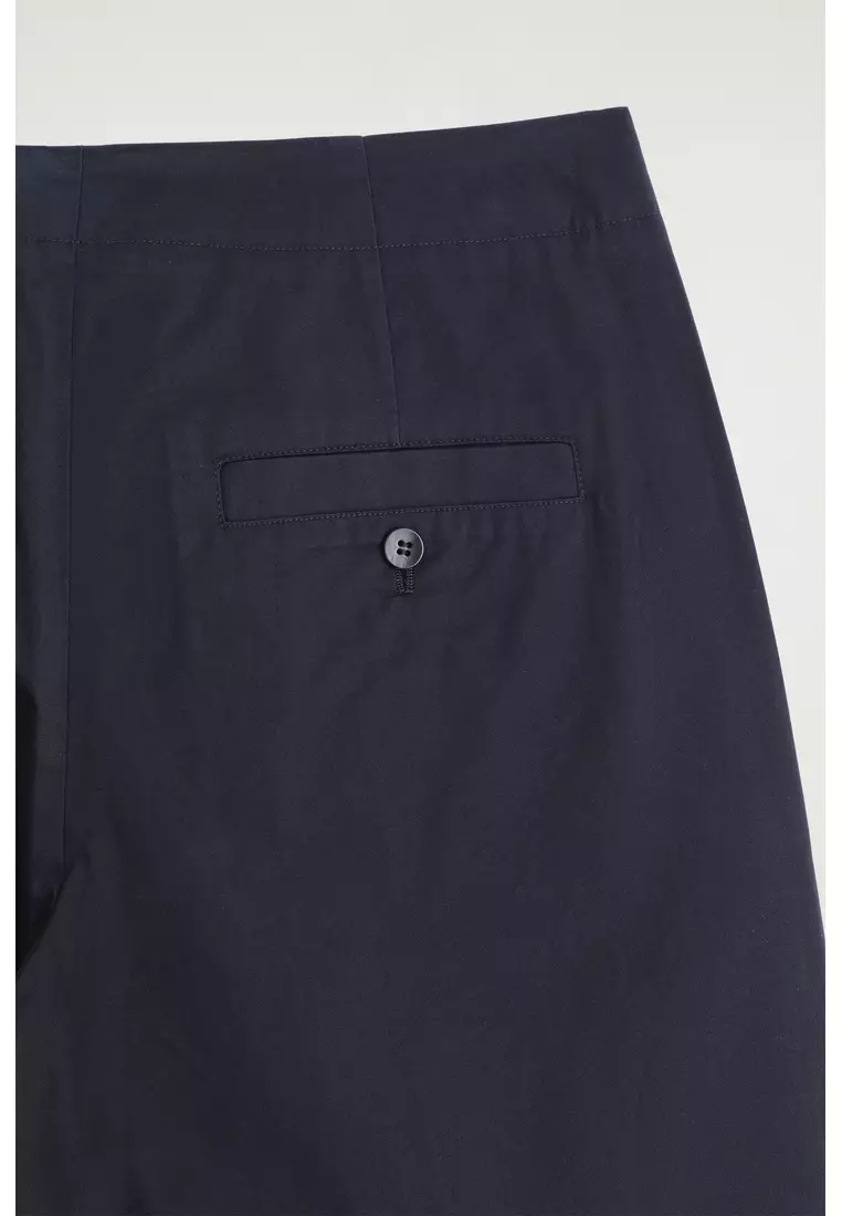 PLEATED BARREL-LEG CHINOS