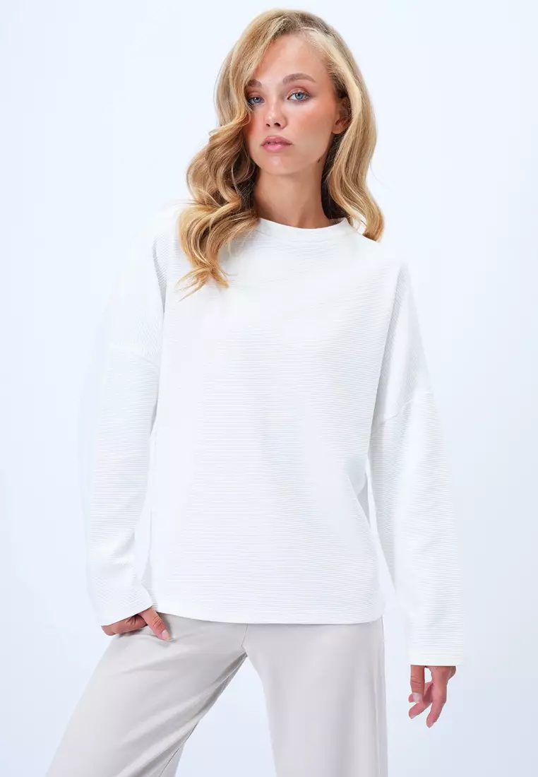 Crew Neck Batwing Sleeves Sweatshirt